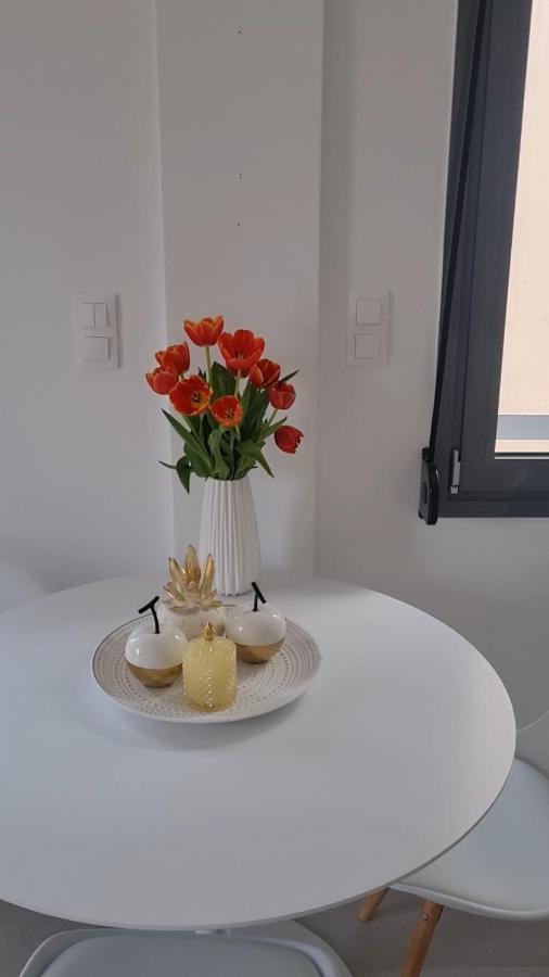 אתונה Tiffany'S Apartments -2' Walk From Metro מראה חיצוני תמונה