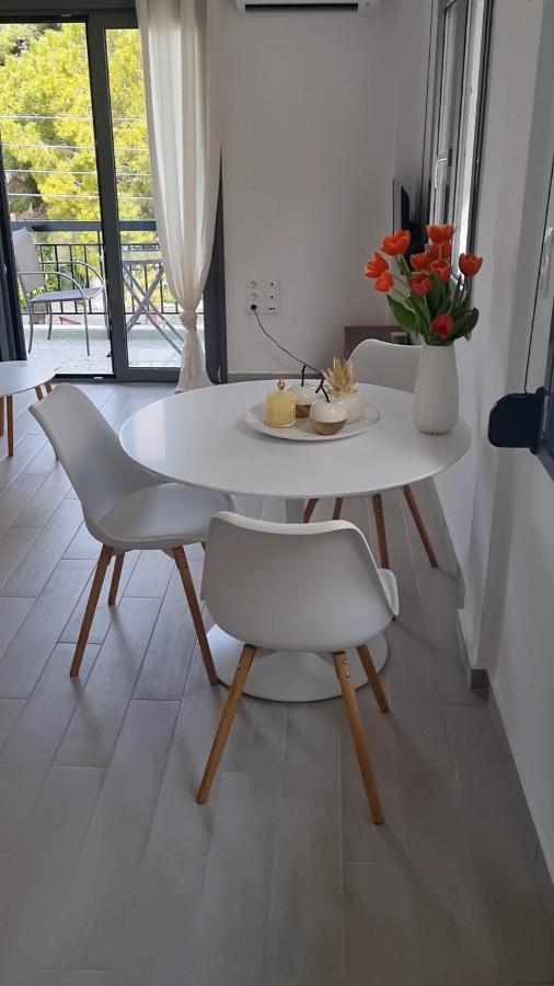 אתונה Tiffany'S Apartments -2' Walk From Metro מראה חיצוני תמונה