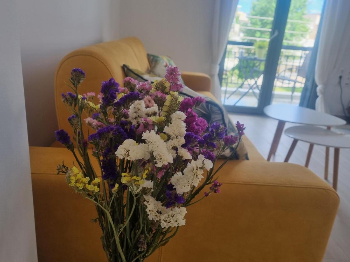 אתונה Tiffany'S Apartments -2' Walk From Metro מראה חיצוני תמונה